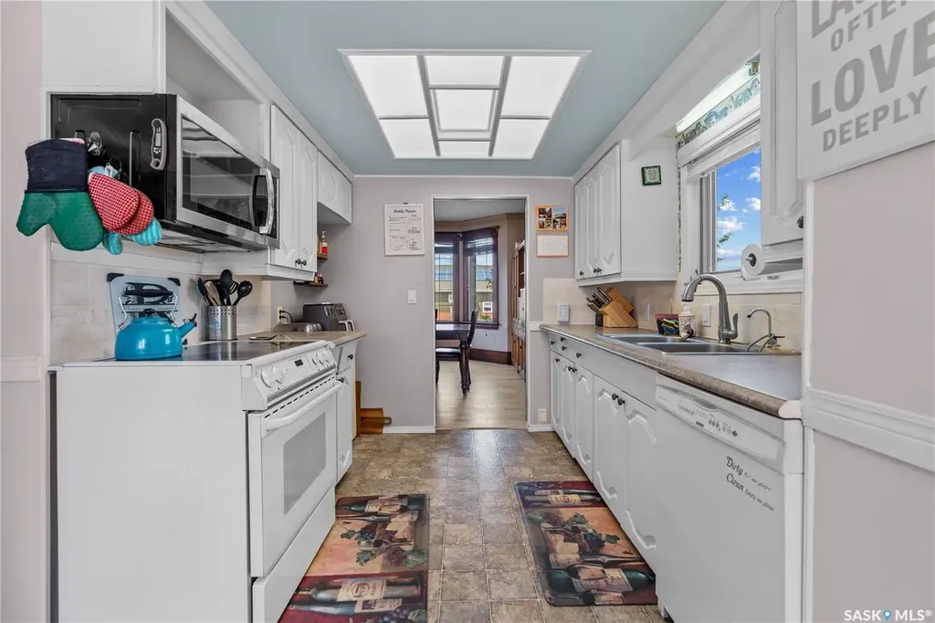 205 5th Avenue E Gravelbourg SK S0H 1X0