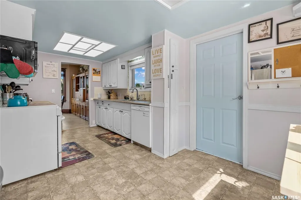 205 5th Avenue E Gravelbourg SK S0H 1X0