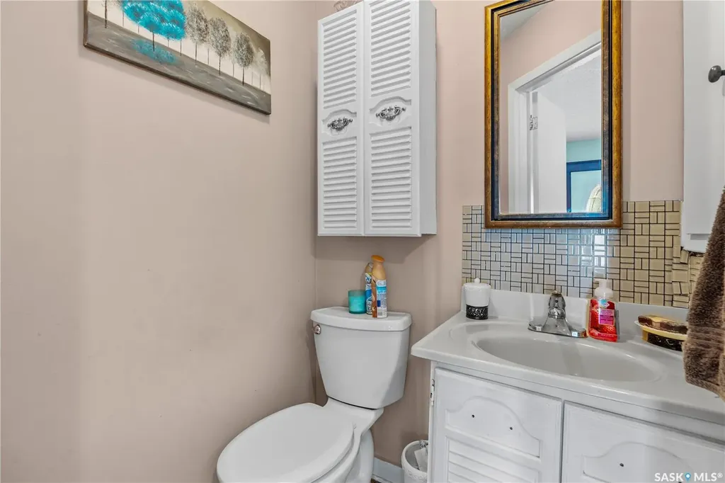 205 5th Avenue E Gravelbourg SK S0H 1X0