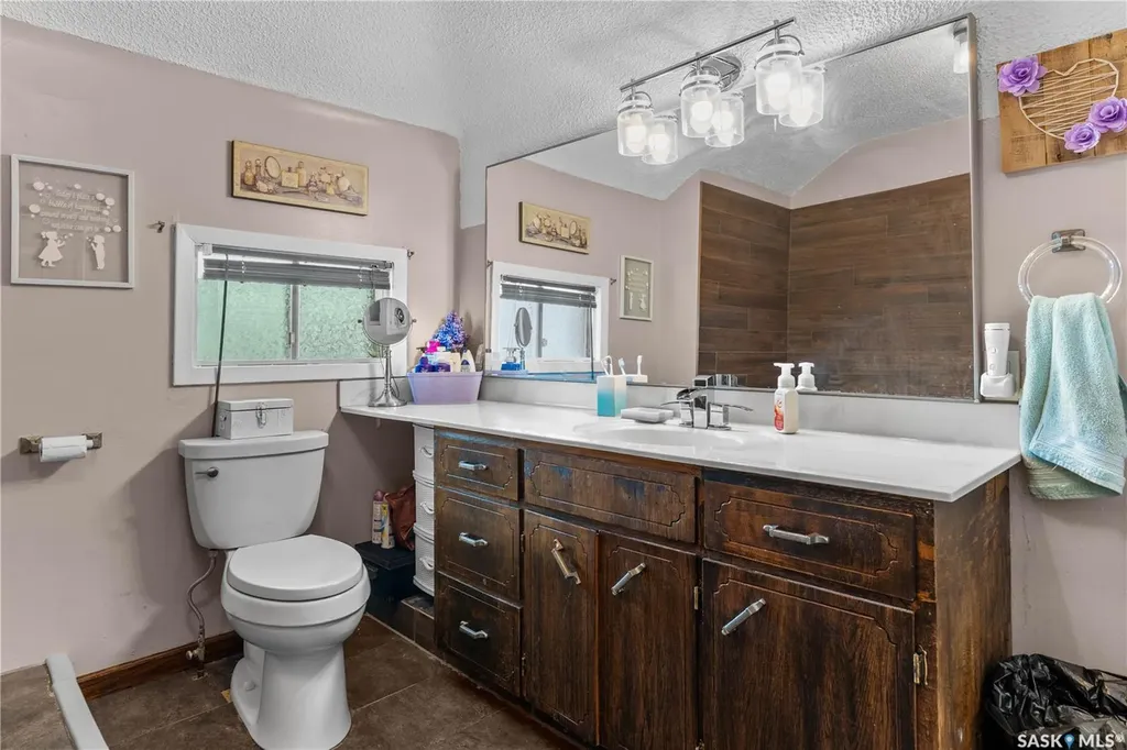 205 5th Avenue E Gravelbourg SK S0H 1X0