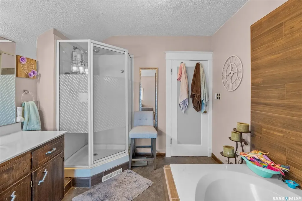 205 5th Avenue E Gravelbourg SK S0H 1X0