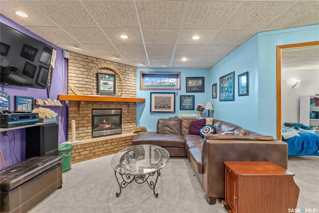 205 5th Avenue E Gravelbourg SK S0H 1X0