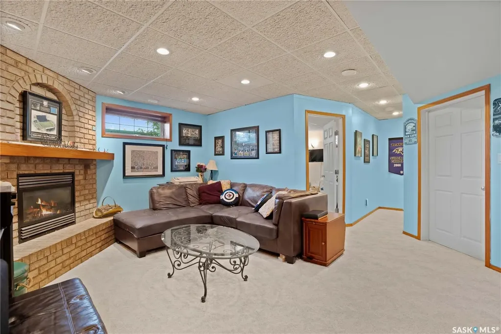 205 5th Avenue E Gravelbourg SK S0H 1X0