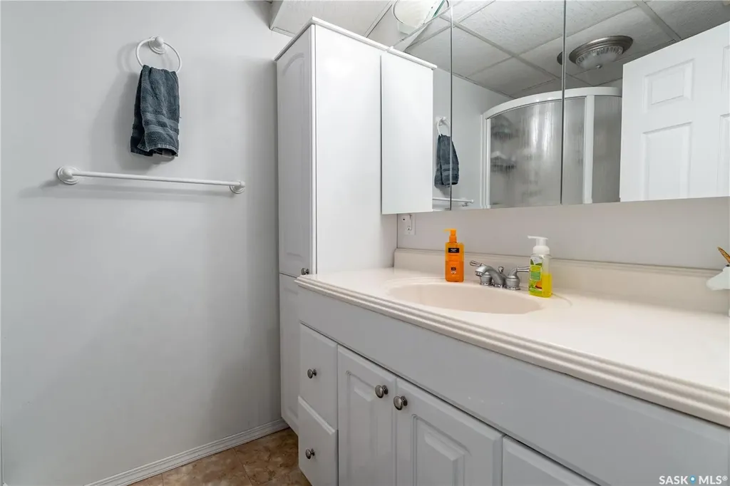 205 5th Avenue E Gravelbourg SK S0H 1X0