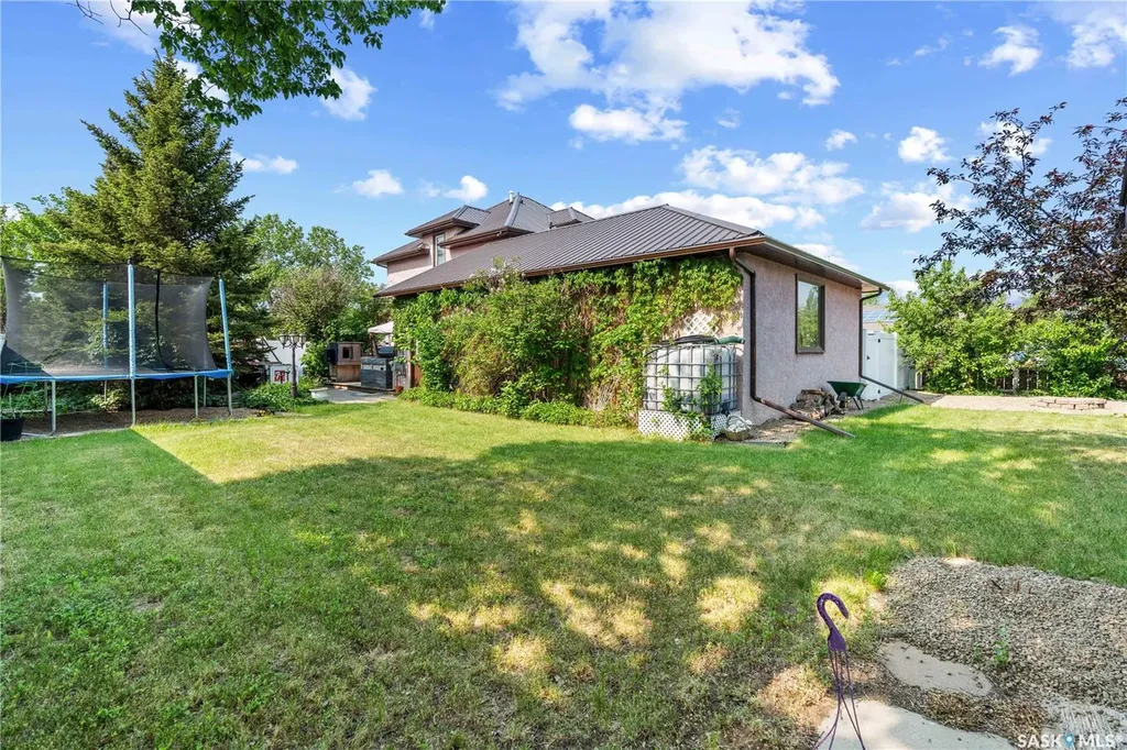 205 5th Avenue E Gravelbourg SK S0H 1X0