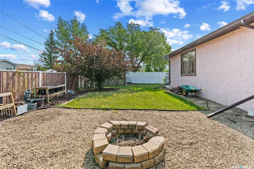 205 5th Avenue E Gravelbourg SK S0H 1X0