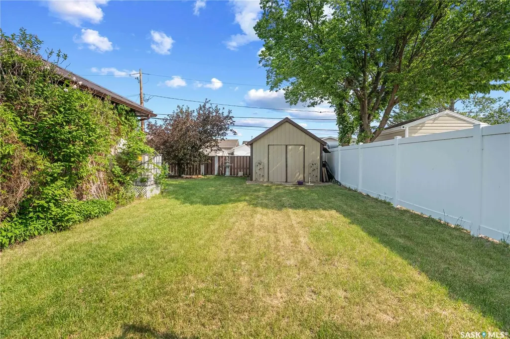 205 5th Avenue E Gravelbourg SK S0H 1X0