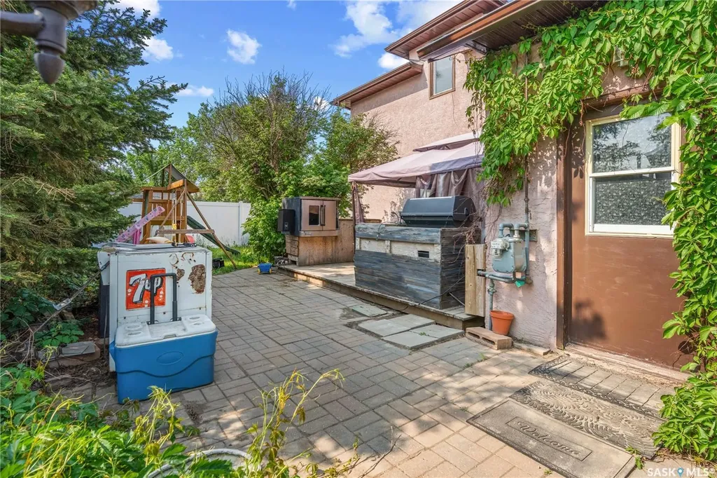 205 5th Avenue E Gravelbourg SK S0H 1X0