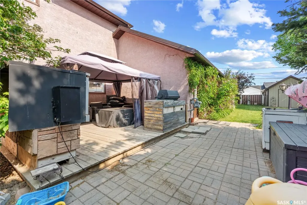 205 5th Avenue E Gravelbourg SK S0H 1X0