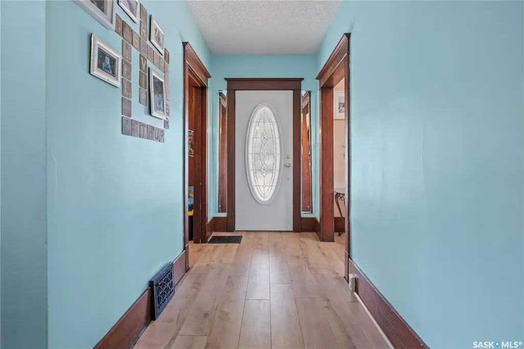 205 5th Avenue E Gravelbourg SK S0H 1X0