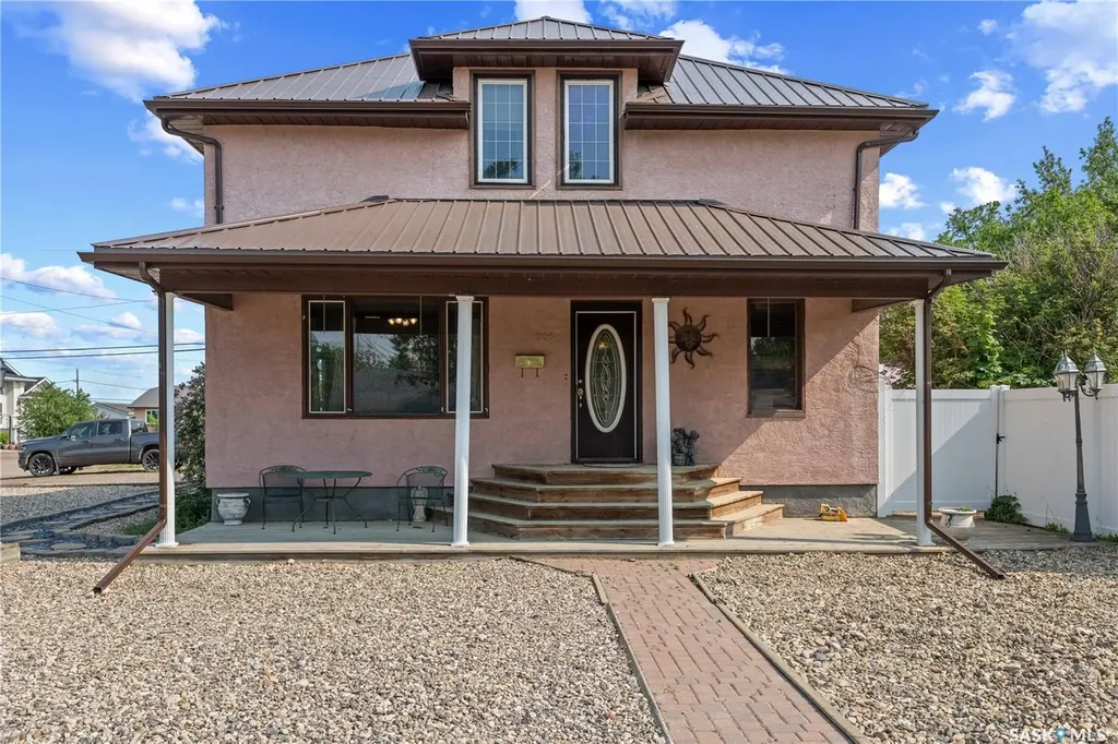 205 5th Avenue E Gravelbourg SK S0H 1X0
