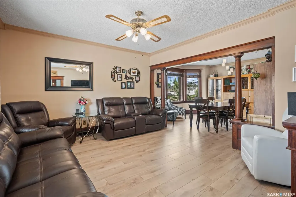 205 5th Avenue E Gravelbourg SK S0H 1X0