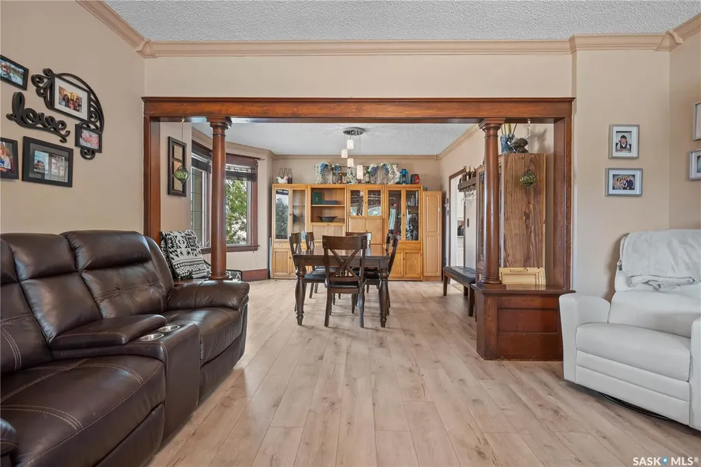 205 5th Avenue E Gravelbourg SK S0H 1X0