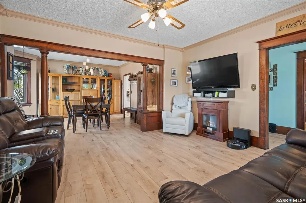 205 5th Avenue E Gravelbourg SK S0H 1X0