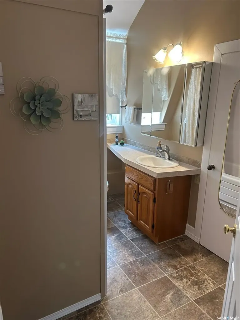 213 Third Street E Carnduff SK S0C 0S0