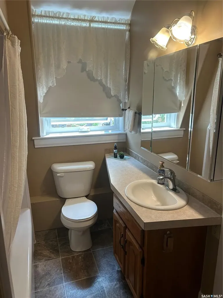 213 Third Street E Carnduff SK S0C 0S0