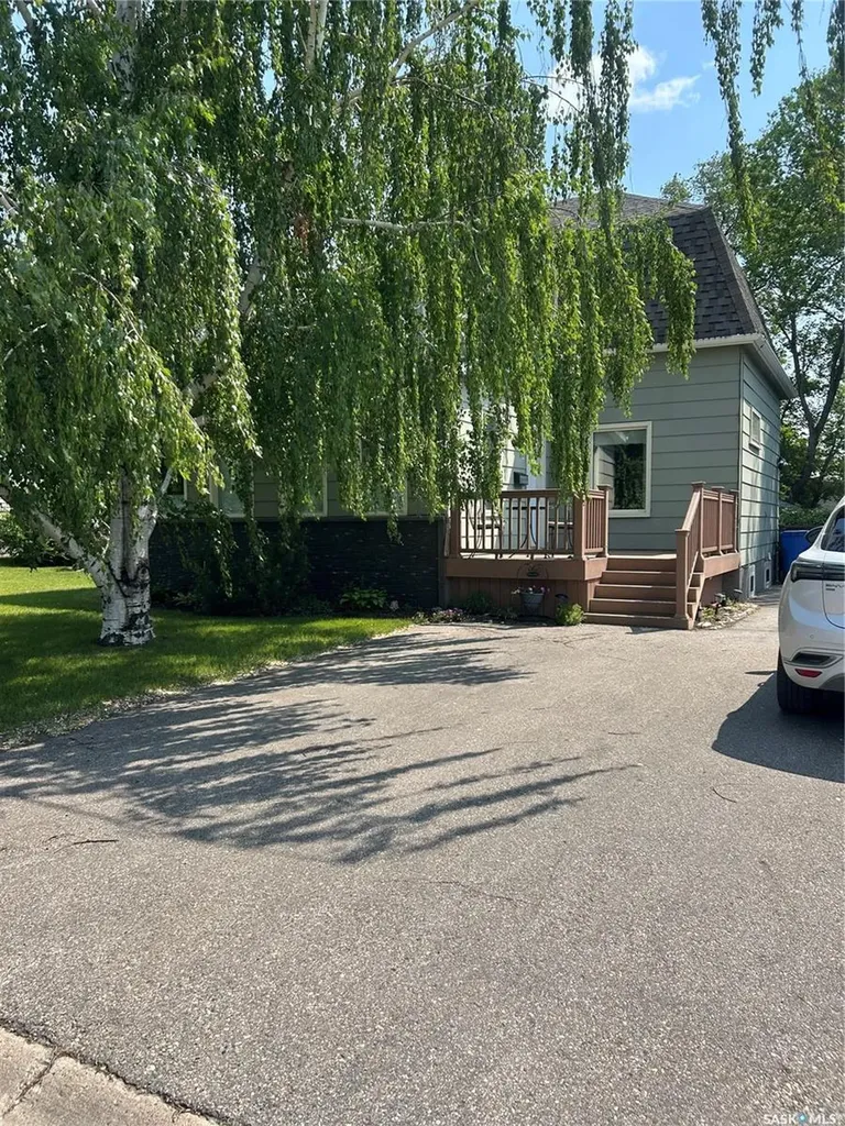 213 Third Street E Carnduff SK S0C 0S0