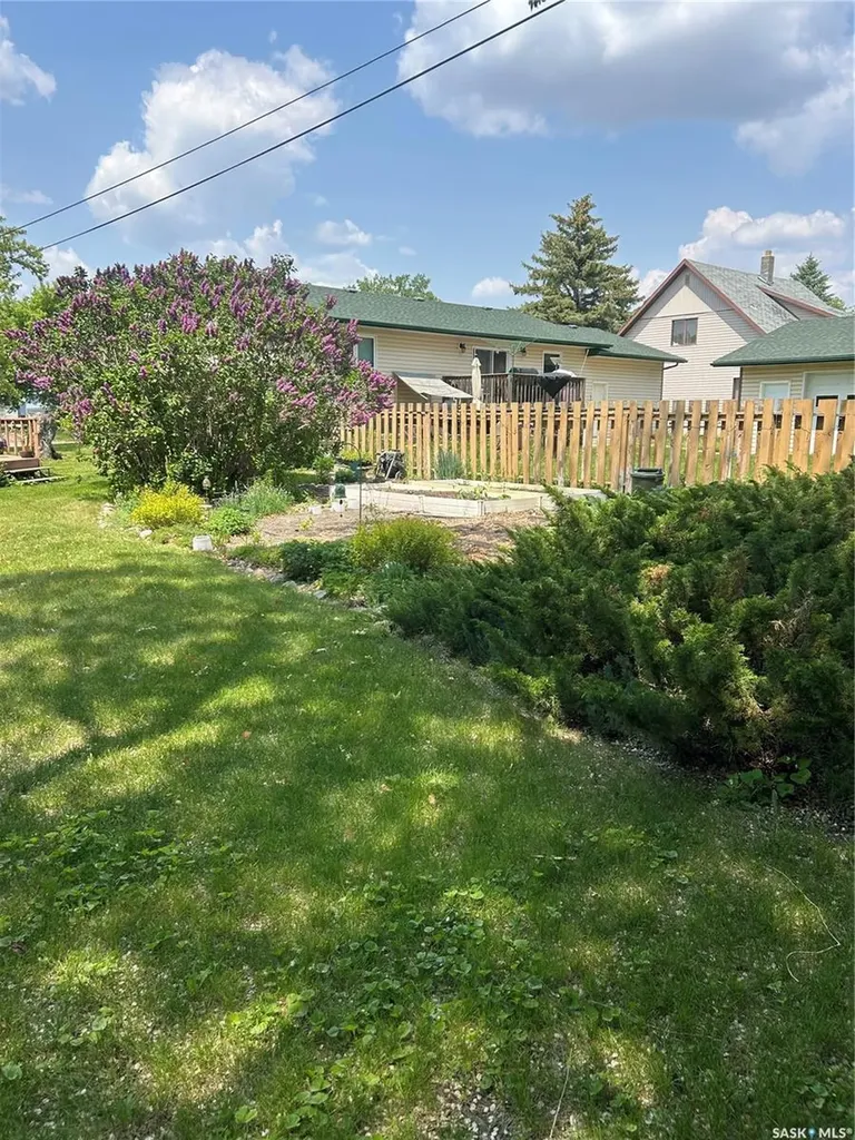 213 Third Street E Carnduff SK S0C 0S0