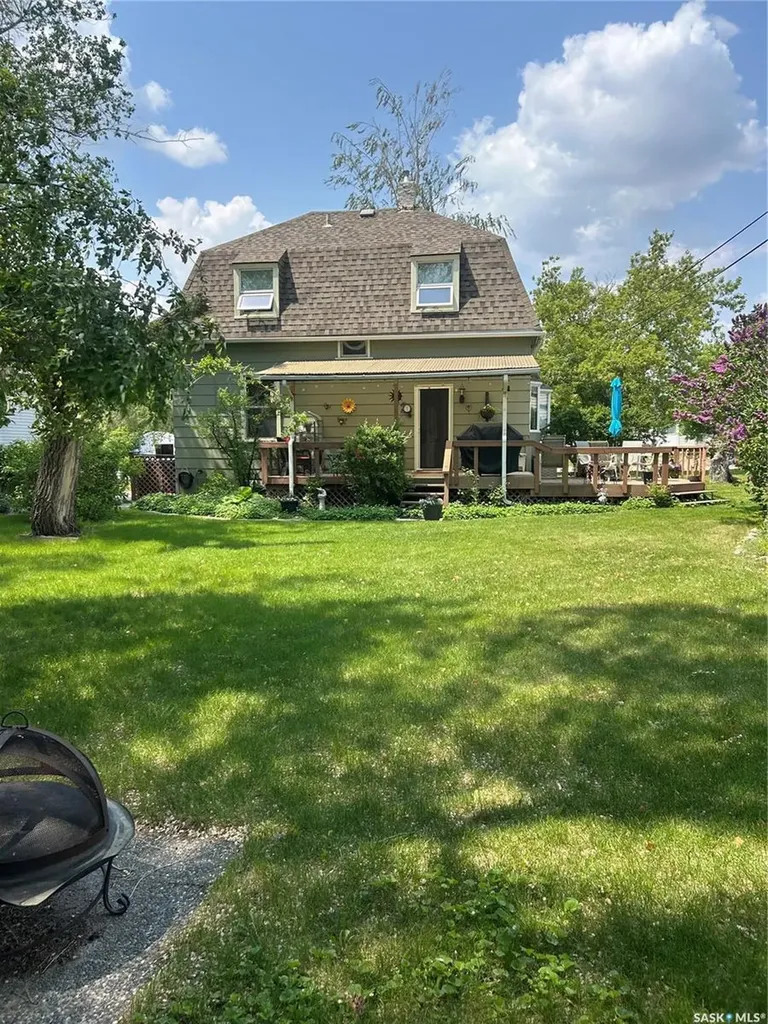 213 Third Street E Carnduff SK S0C 0S0