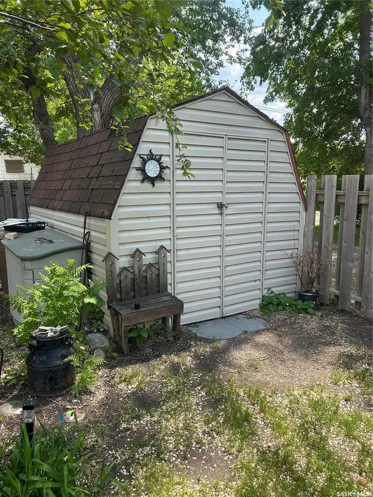 213 Third Street E Carnduff SK S0C 0S0