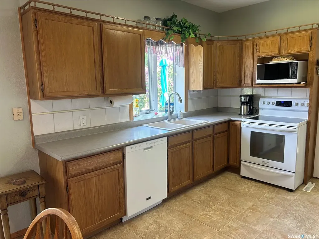 213 Third Street E Carnduff SK S0C 0S0