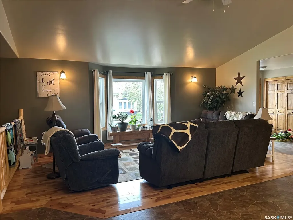 455 4th Street Carrot River SK S0E 0L0