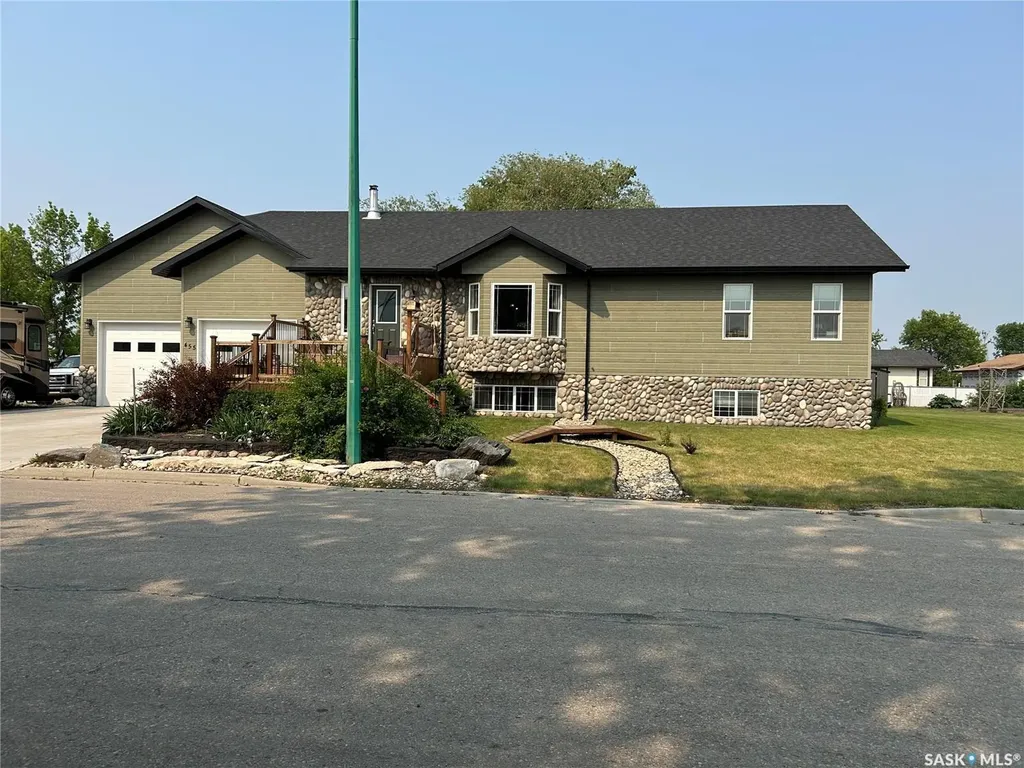 455 4th Street Carrot River SK S0E 0L0