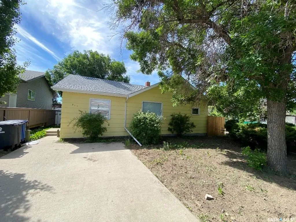 215 4th Avenue W Kindersley SK S0L 1S0