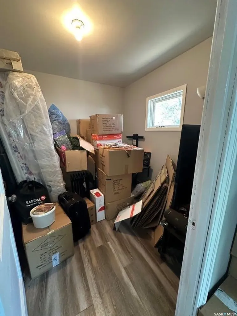 215 4th Avenue W Kindersley SK S0L 1S0