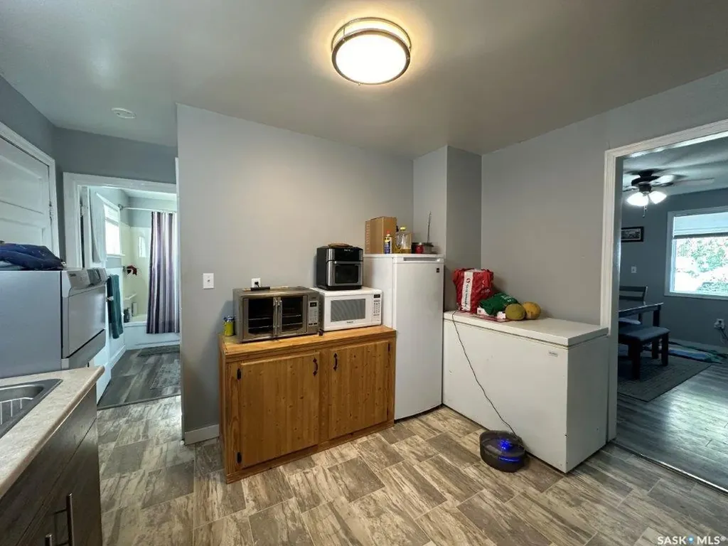 215 4th Avenue W Kindersley SK S0L 1S0