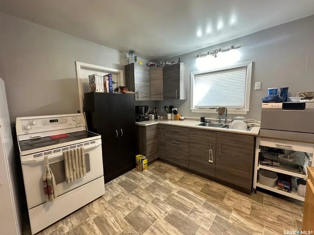 215 4th Avenue W Kindersley SK S0L 1S0