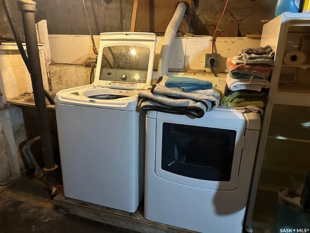 215 4th Avenue W Kindersley SK S0L 1S0