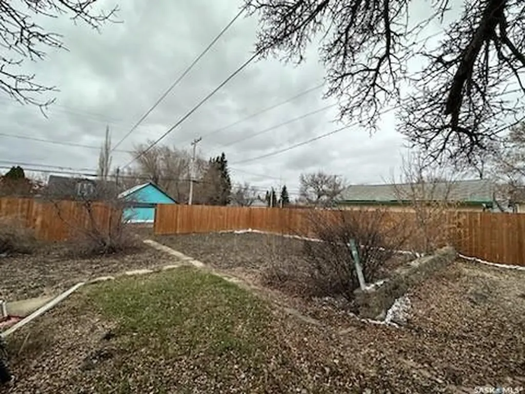 215 4th Avenue W Kindersley SK S0L 1S0