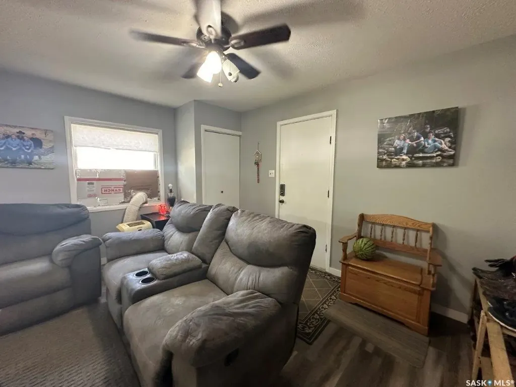 215 4th Avenue W Kindersley SK S0L 1S0