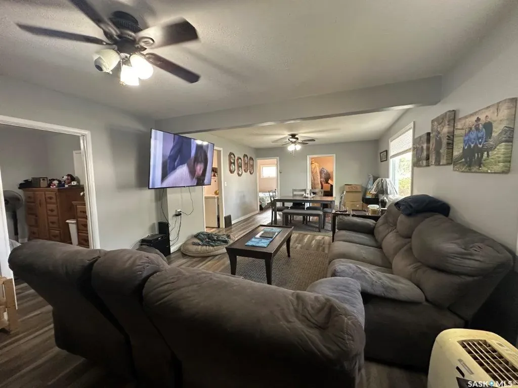 215 4th Avenue W Kindersley SK S0L 1S0