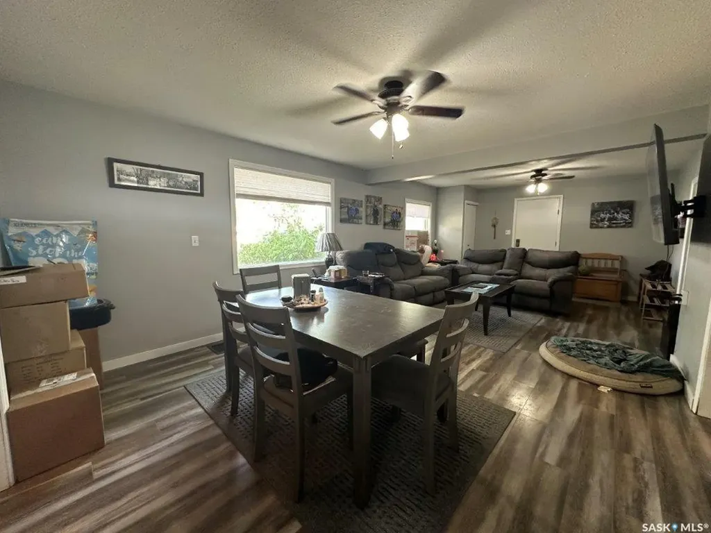 215 4th Avenue W Kindersley SK S0L 1S0