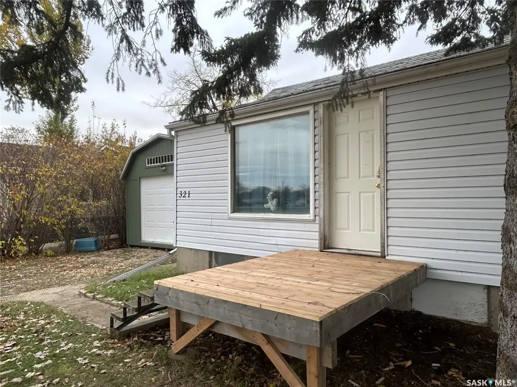 321 White Street Bienfait SK S0C 0M0