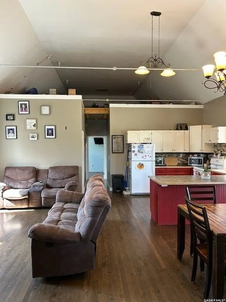 300 6th Avenue W Kindersley SK S0L 1S0