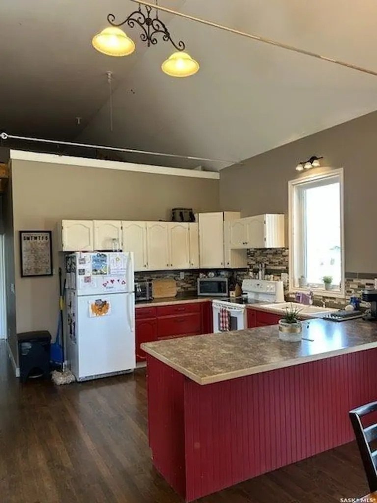 300 6th Avenue W Kindersley SK S0L 1S0