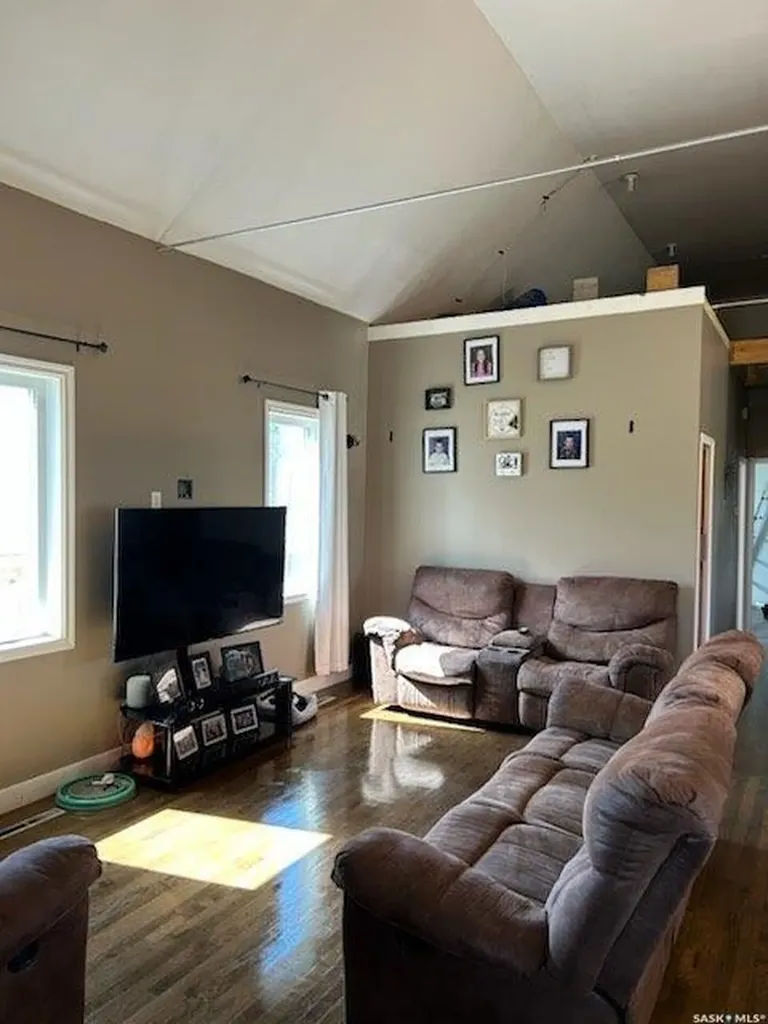 300 6th Avenue W Kindersley SK S0L 1S0