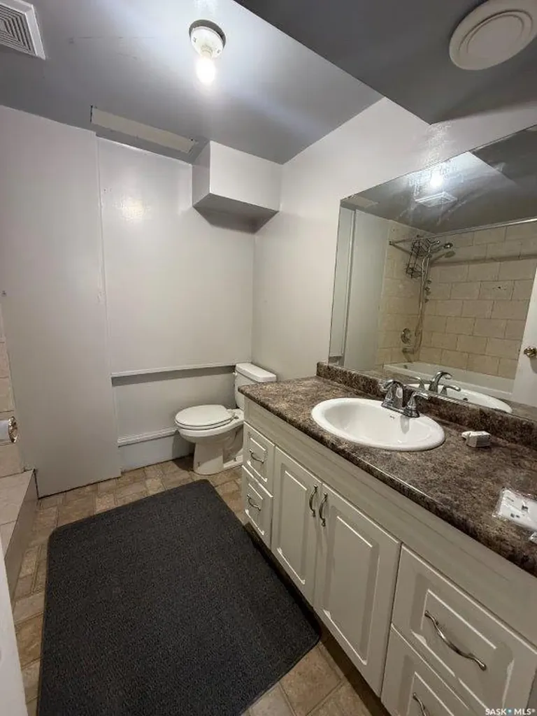 300 6th Avenue W Kindersley SK S0L 1S0