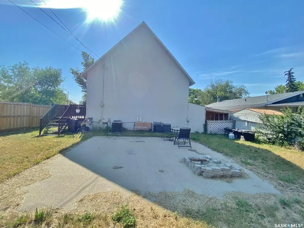 300 6th Avenue W Kindersley SK S0L 1S0