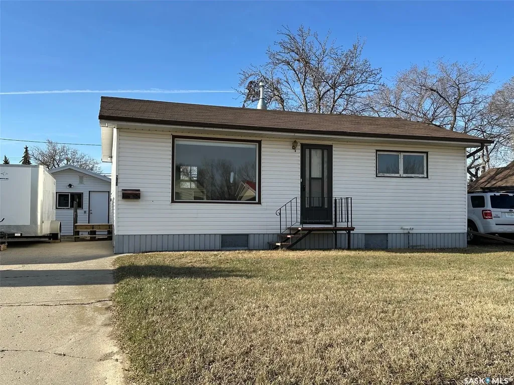914 George Street Estevan SK S4A 1M6