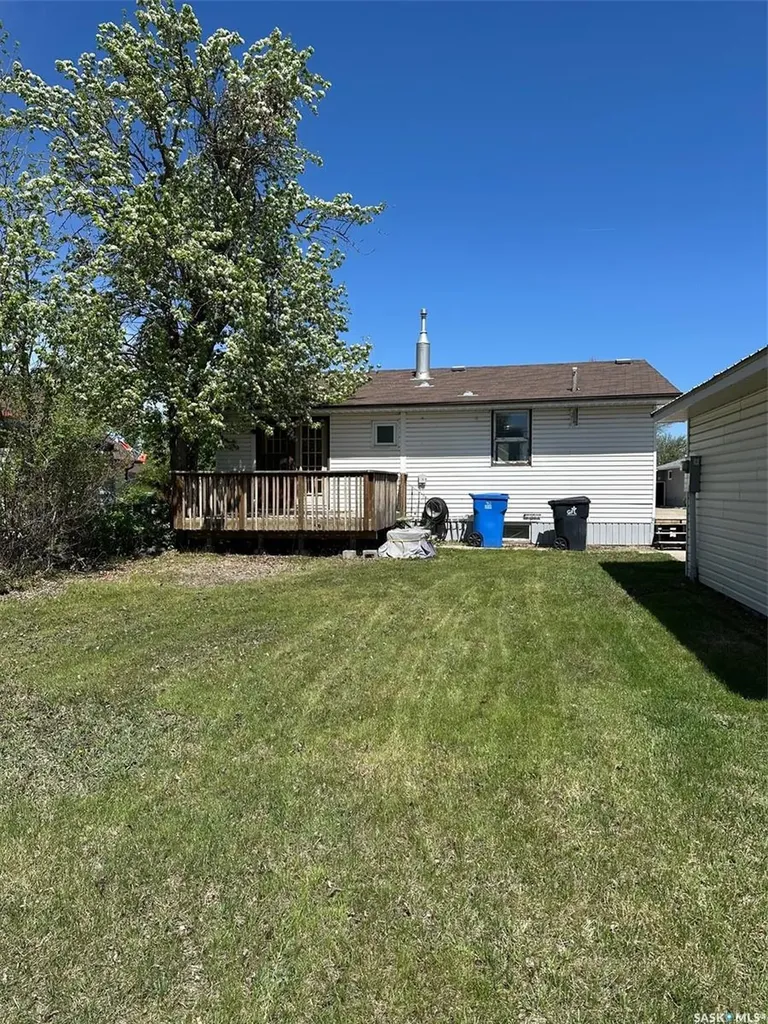 914 George Street Estevan SK S4A 1M6