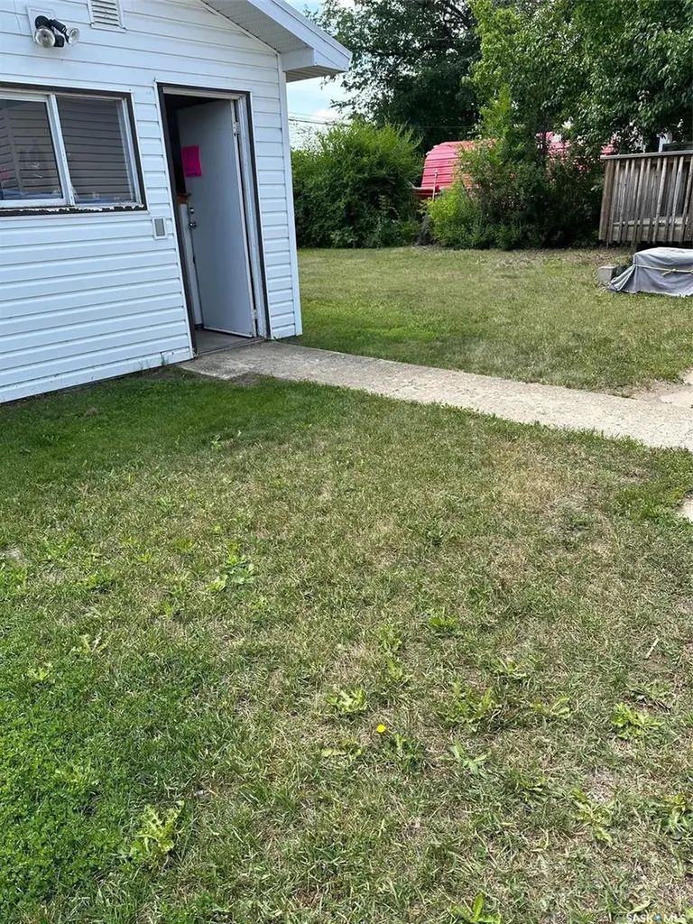 914 George Street Estevan SK S4A 1M6