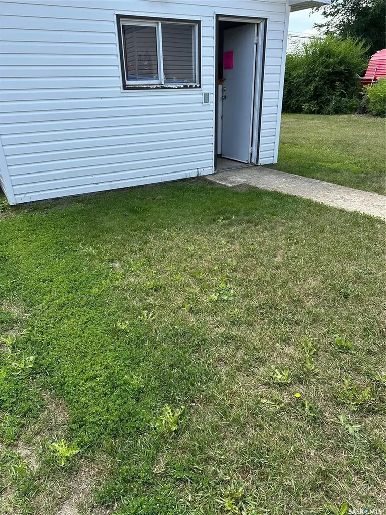 914 George Street Estevan SK S4A 1M6