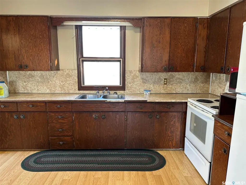 914 George Street Estevan SK S4A 1M6