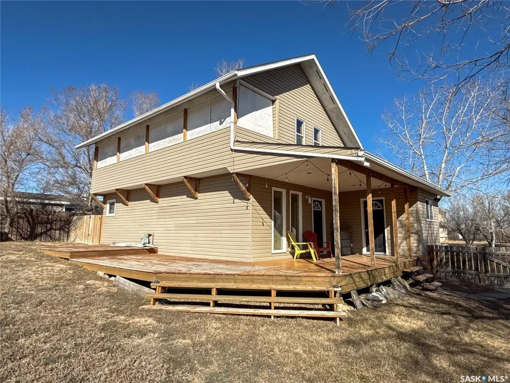 103 1st Street E Frontier SK S0N 0W0