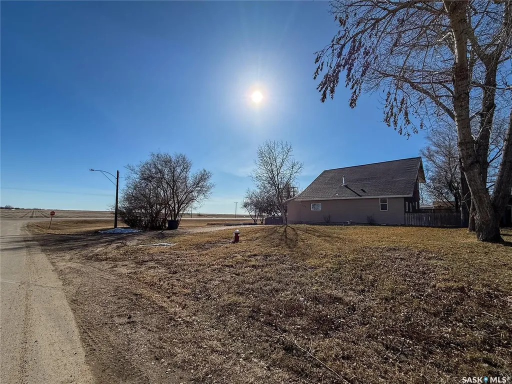 103 1st Street E Frontier SK S0N 0W0