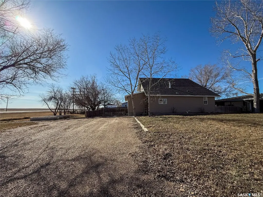 103 1st Street E Frontier SK S0N 0W0